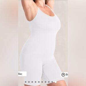 Shapermint Essentials All Day Scoop Neck Mid Thigh Bodysuit Size Medium